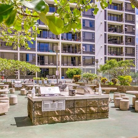 Waikiki Banyan by Koko Resorts Honolulu Bagian luar foto