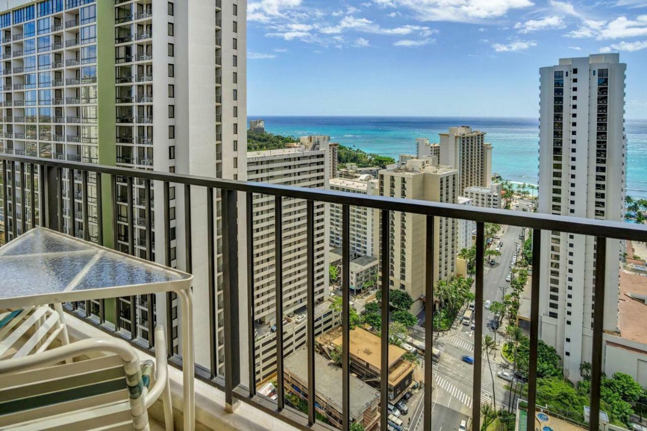 Waikiki Banyan by Koko Resorts Honolulu Bagian luar foto