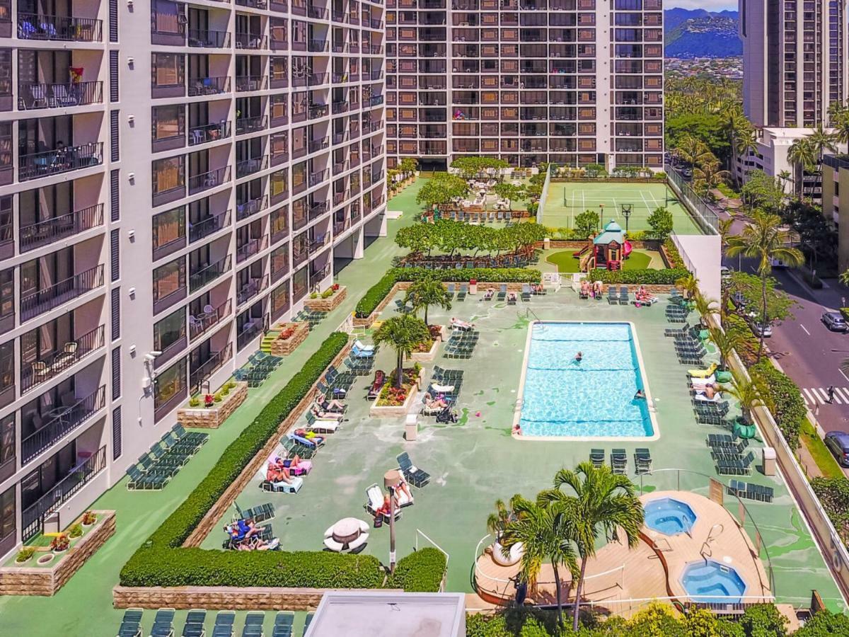 Waikiki Banyan by Koko Resorts Honolulu Bagian luar foto